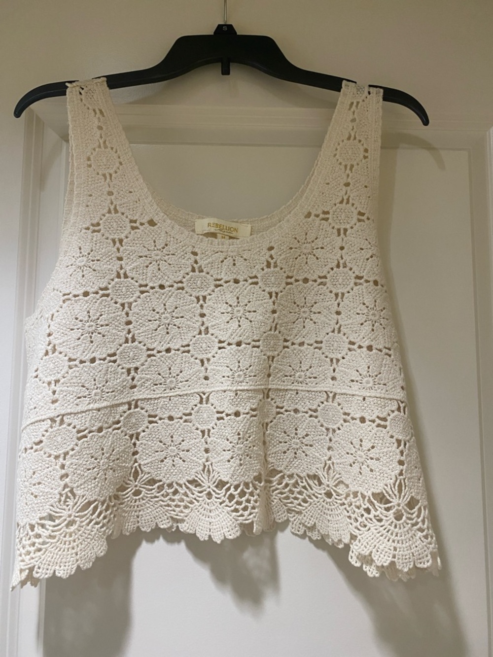 Rebellion Again Cream Crochet Crop Tank, sz M